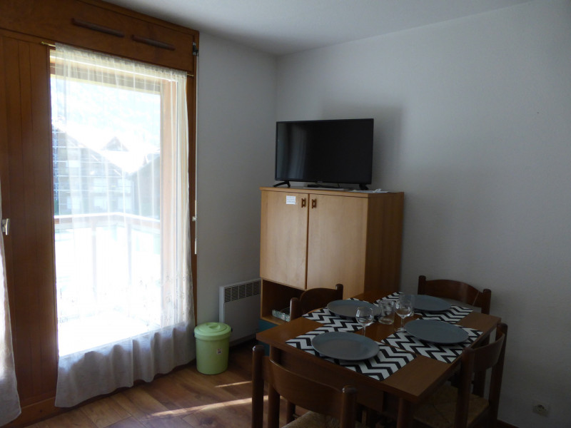 _lv_images__lot_0000003033_02_955790